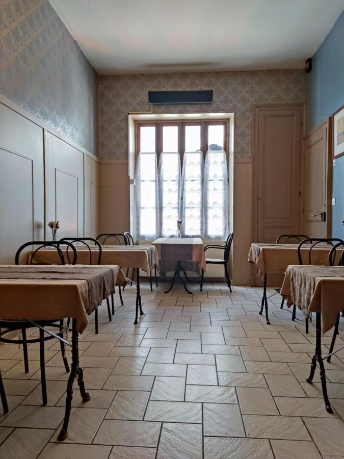 L'Entree Chambres D'Hotes Bar & Restaurant Castillonnès Εξωτερικό φωτογραφία